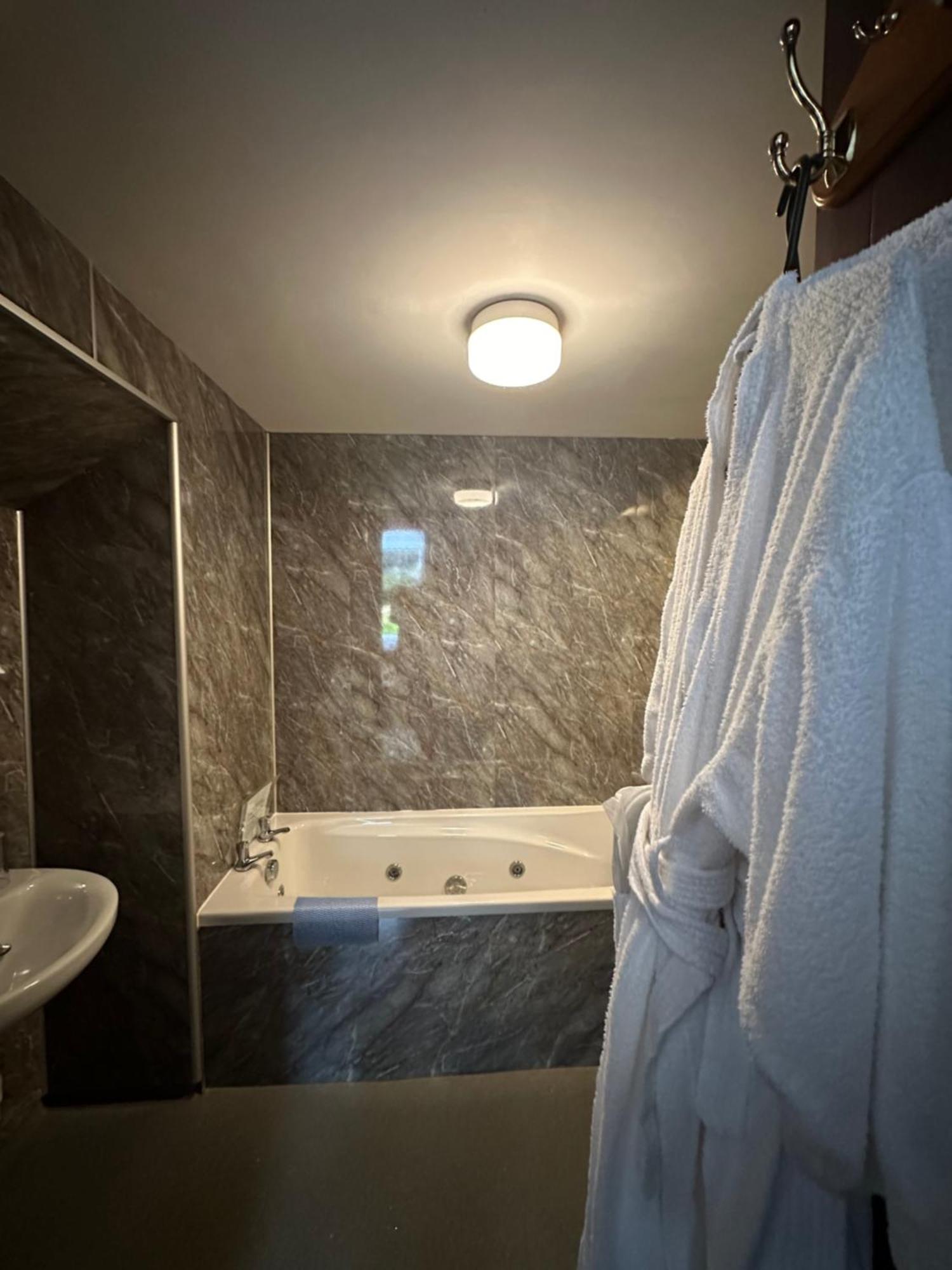 The Old Vicarage Bed & Breakfast Ембълсайд Екстериор снимка